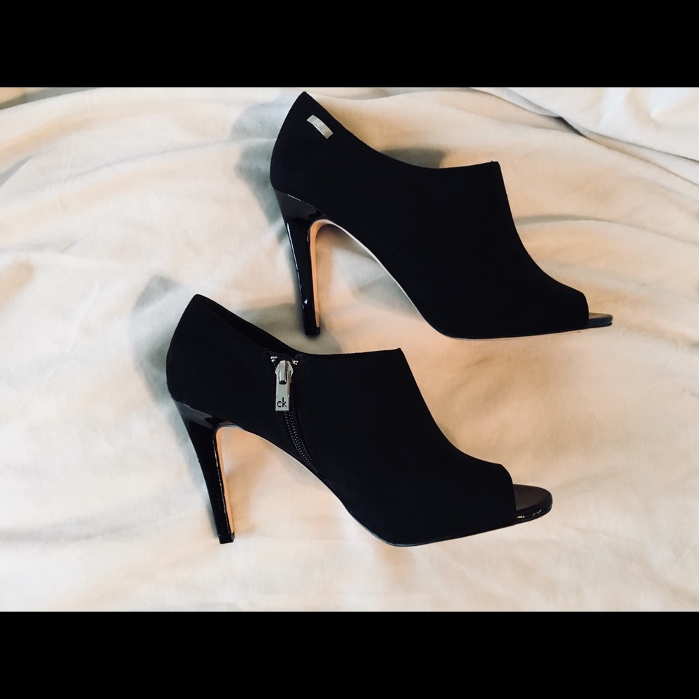 Calvin Klein black suede booties (8.5)